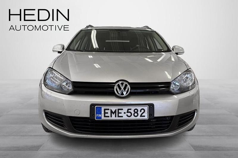 Käytetty VW Golf VII Trendline 105 HP (77 kW) 2012 Hopea Farmari
