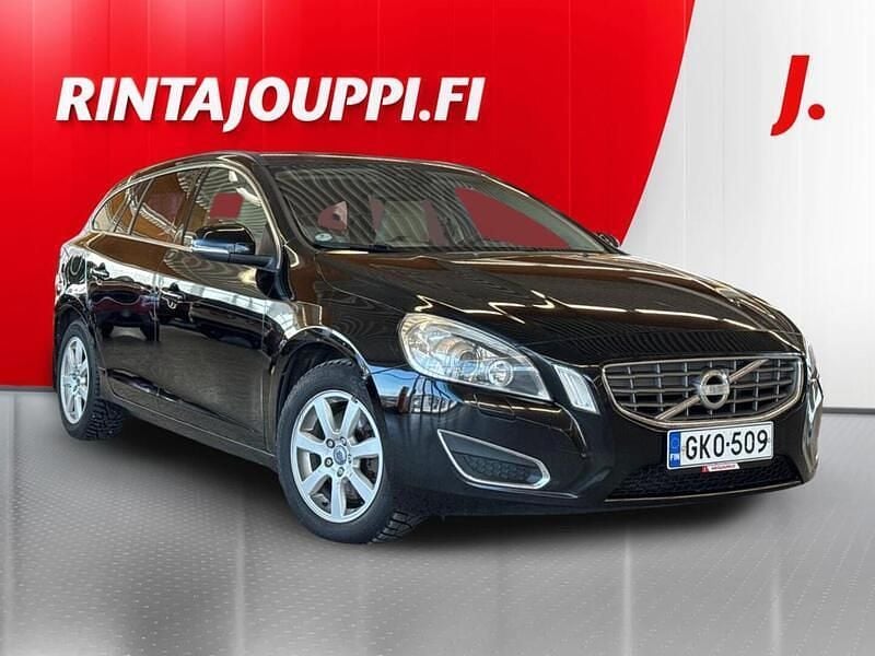Käytetty Volvo V60 Momentum 114 HP (83 kW) 2012 Musta Farmari