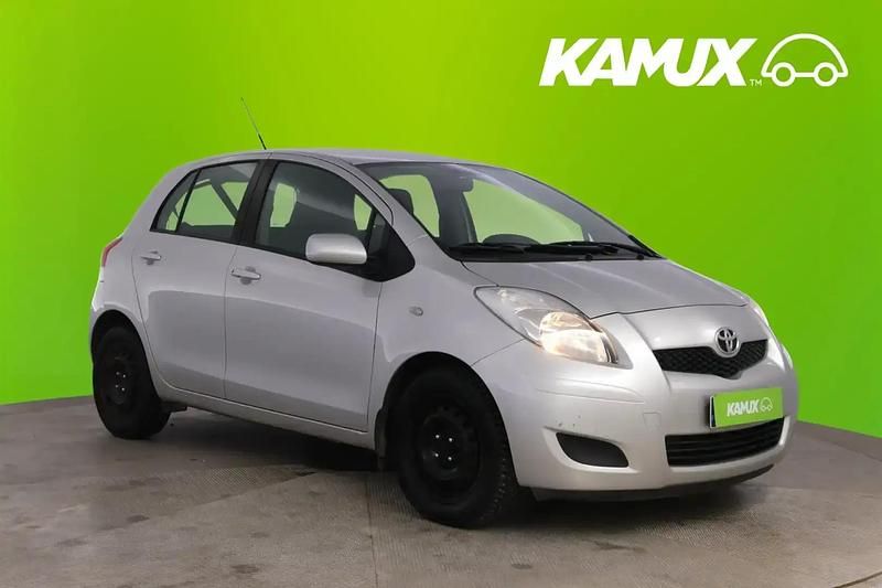 Hopea / harmaa Käytetty 2010 Toyota Yaris Sol Sedan | 3 490 € (Perustarjous) - Kuva 1/4