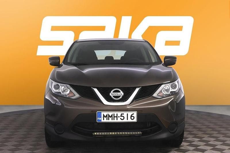 Käytetty Nissan Qashqai Visia 116 HP (85 kW) 2015 Katumaasturi