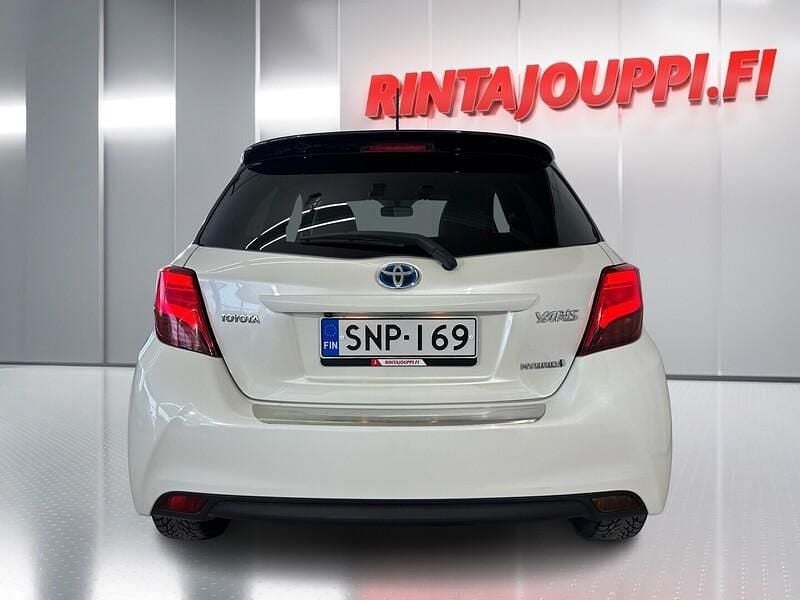 Käytetty Toyota Yaris Hybrid Style 73 HP (53 kW) 2016 Viistoperä
