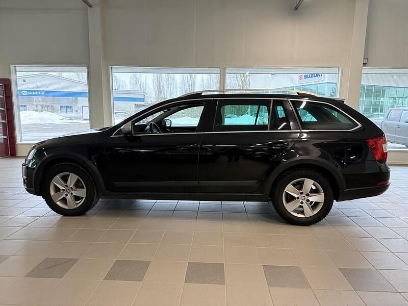 Käytetty Skoda Octavia 184 HP (135 kW) 2015 Musta Viistoperä