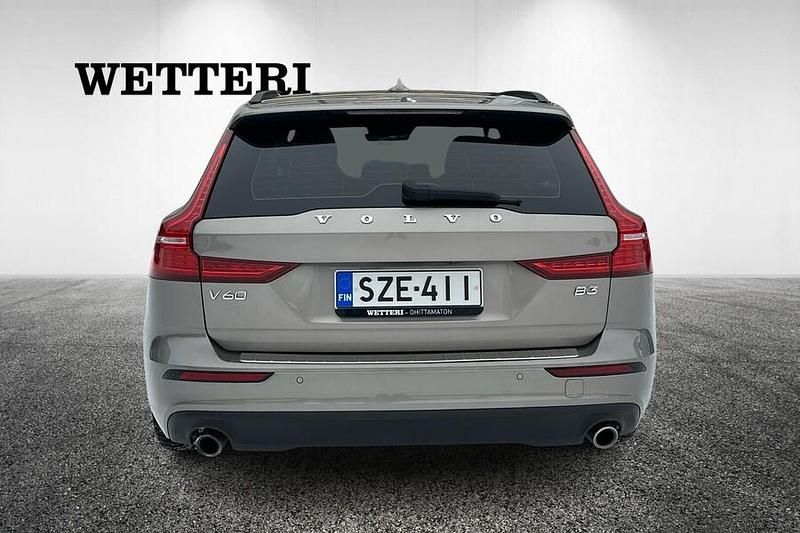 Käytetty Volvo V60 Momentum 163 HP (119 kW) 2022 Farmari