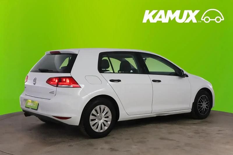 Käytetty VW Golf Trendline 105 HP (77 kW) 2013 Valkoinen Sedan