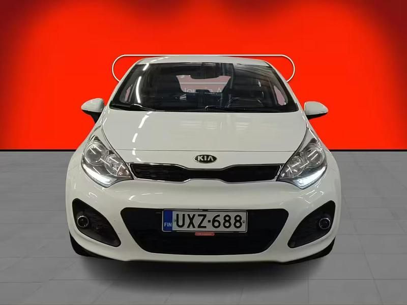 Käytetty Kia Rio Premium 109 HP (80 kW) 2013 Punainen Viistoperä