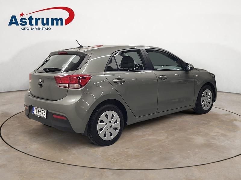 Käytetty Kia Rio LX 101 HP (74 kW) 2021 Punainen Viistoperä