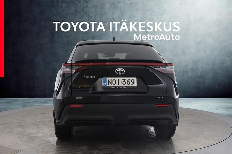 Käytetty Toyota bZ4X Business Edition 252 kW (343 HP) 2025 Musta Katumaasturi