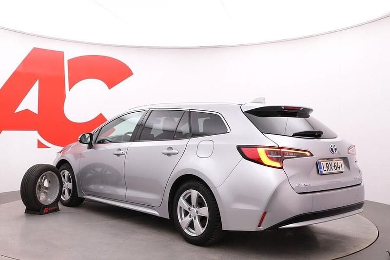 Käytetty Toyota Corolla Edition 122 HP (89 kW) 2022 Hopea Farmari