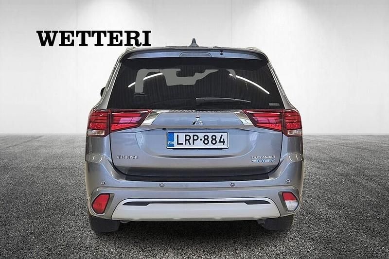 Käytetty Mitsubishi Outlander P-HEV Instyle 135 HP (99 kW) 2019 Katumaasturi