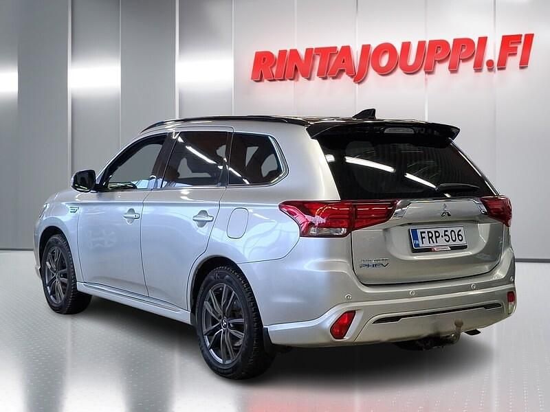 Käytetty Mitsubishi Outlander P-HEV Instyle 135 HP (99 kW) 2020 Hopea Katumaasturi