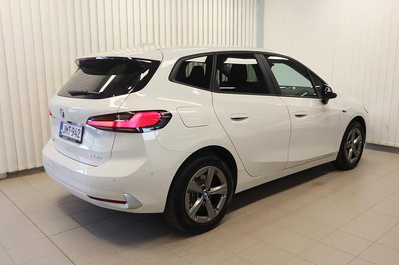 Käytetty BMW 225 Active Tourer Performance 245 HP (180 kW) 2022 Valkoinen Tila-auto