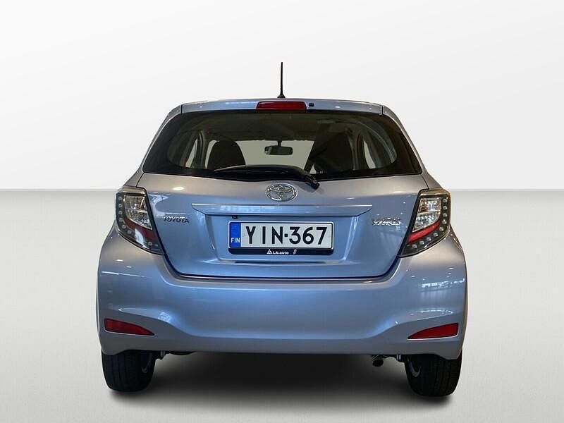 Käytetty Toyota Yaris Active 99 HP (72 kW) 2014 Sininen Viistoperä