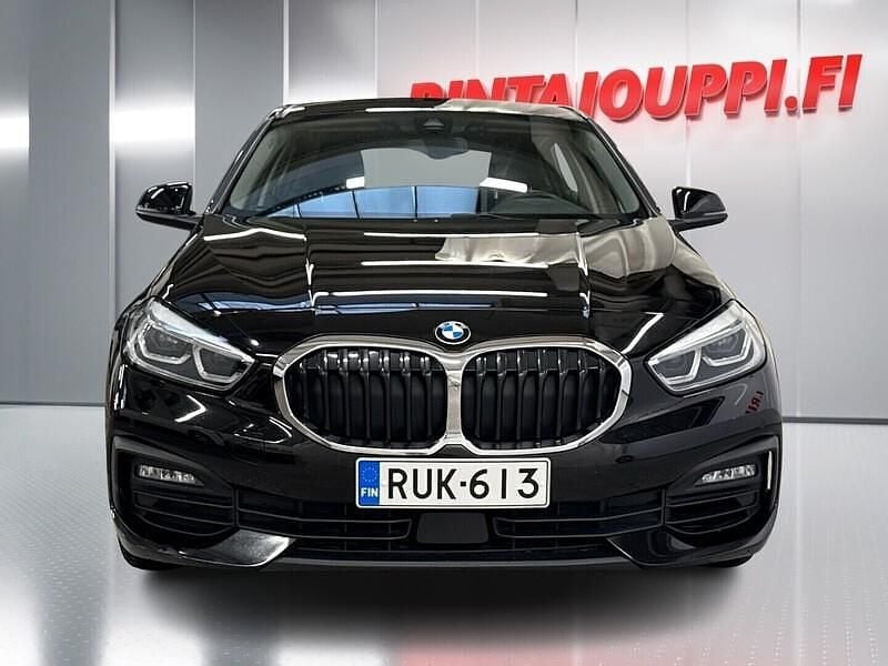 Käytetty BMW 118 140 HP (102 kW) 2020 Musta Viistoperä