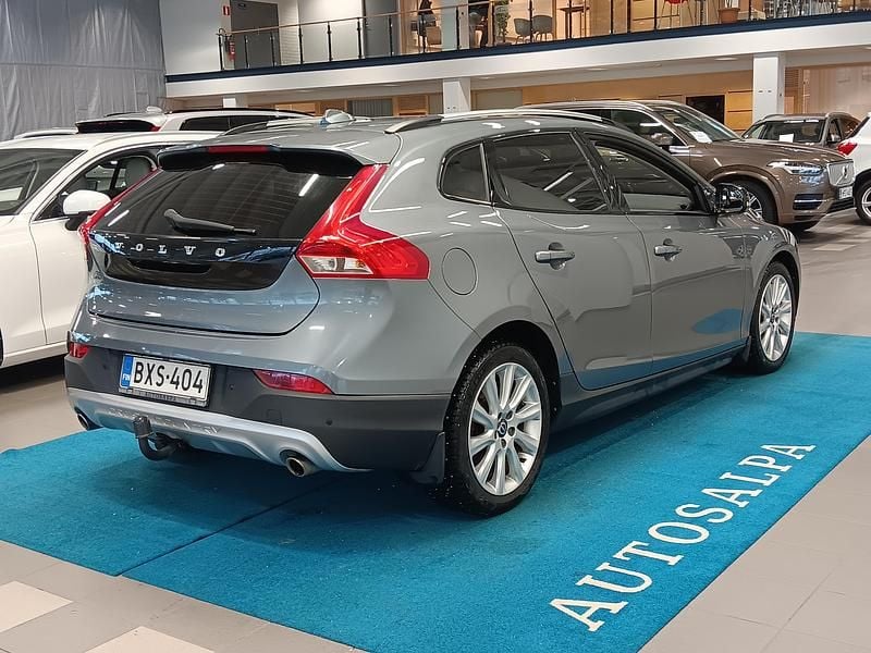 Käytetty Volvo V40 Dynamic 120 HP (88 kW) 2019 Viistoperä