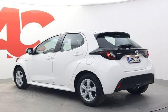 Käytetty Toyota Yaris Active 114 HP (83 kW) 2021 040 valk Viistoperä