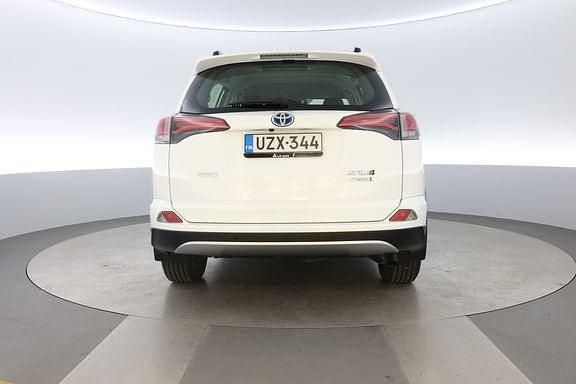 Käytetty Toyota RAV4 Edition 153 HP (112 kW) 2017 Valkoinen Katumaasturi