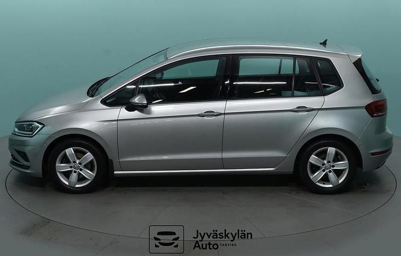 Käytetty VW Golf Sportsvan Comfortline 131 HP (96 kW) 2018 Hopea Tila-auto