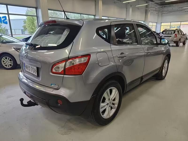 Käytetty Nissan Qashqai Acenta 110 HP (80 kW) 2011 Katumaasturi