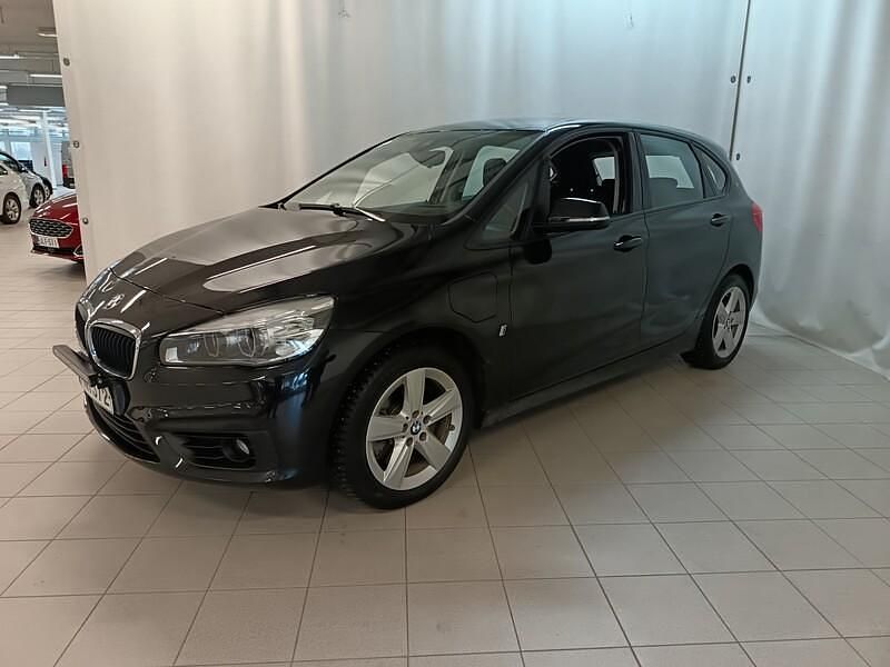 Musta Käytetty 2018 BMW 225 Active Tourer Performance Tila-auto | 15 480 € (Perustarjous) - Kuva 1/4
