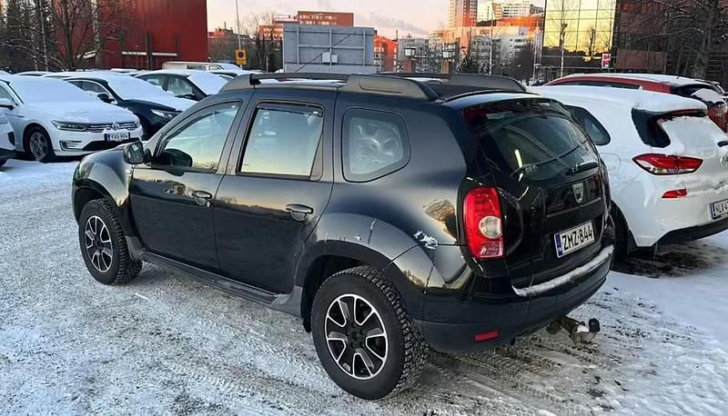 Käytetty Dacia Duster Lauréate 110 HP (80 kW) 2011 Musta Katumaasturi
