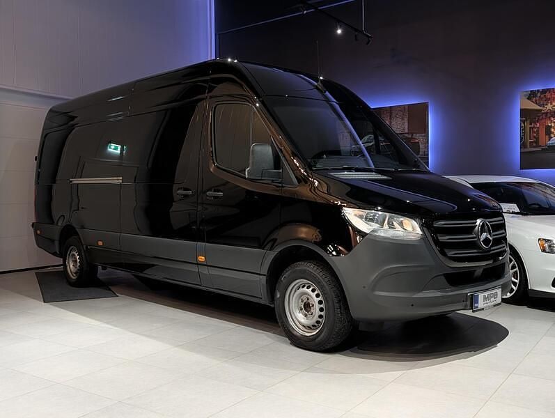 Musta Käytetty 2021 Mercedes Sprinter Van | 39 900 € - Kuva 1/4