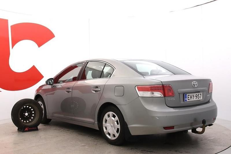 Käytetty Toyota Avensis Sol 147 HP (108 kW) 2010 Harmaa Sedan