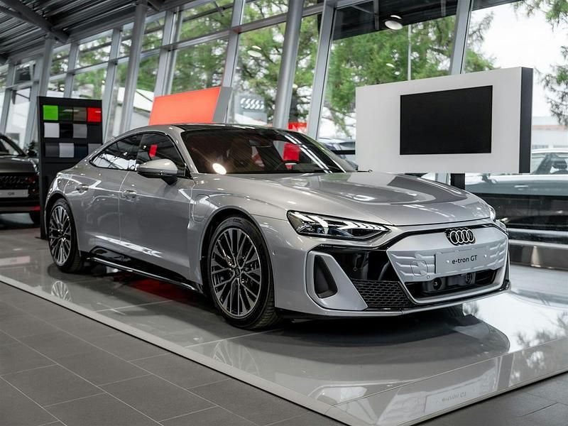 Uusi Audi e-tron GT quattro Sport 435 kW (592 HP) 2025 Hopea Sedan