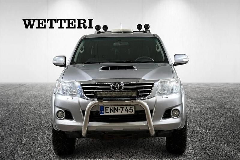 Käytetty Toyota HiLux Active 144 HP (105 kW) 2016 Hopea Nouto