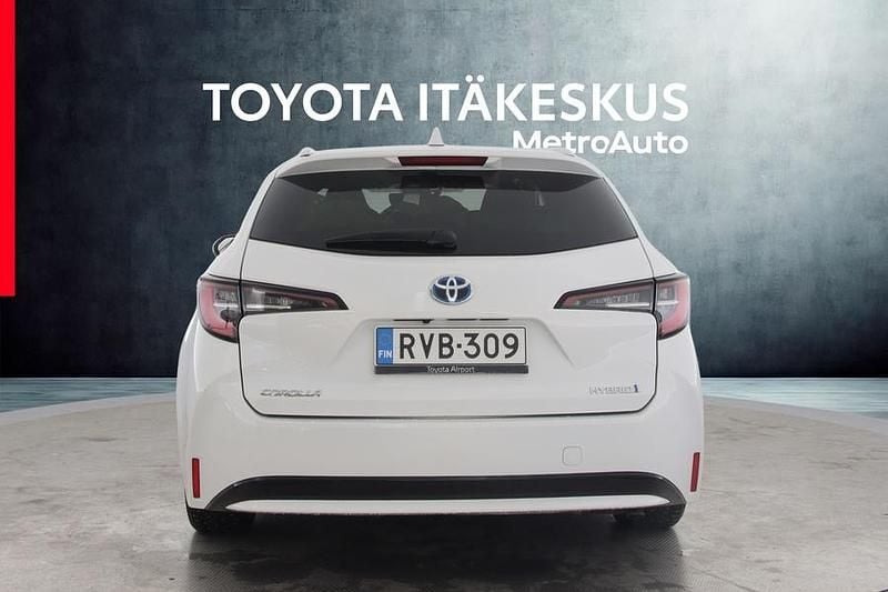 Käytetty Toyota Corolla Edition 122 HP (89 kW) 2023 Valkoinen Farmari