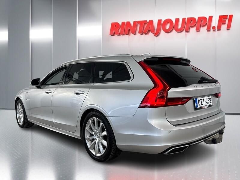 Käytetty Volvo V90 Momentum 320 HP (235 kW) 2019 Farmari