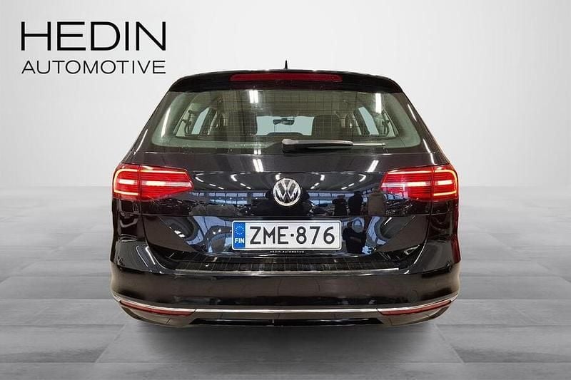 Käytetty VW Passat Highline 120 HP (88 kW) 2018 Musta Farmari
