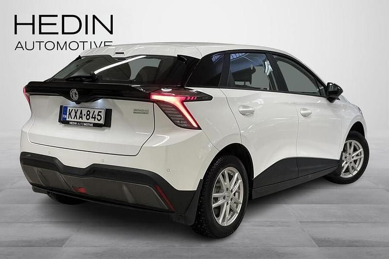 Käytetty MG MG4 EV 125 kW (170 HP) 2025 Valkoinen Viistoperä