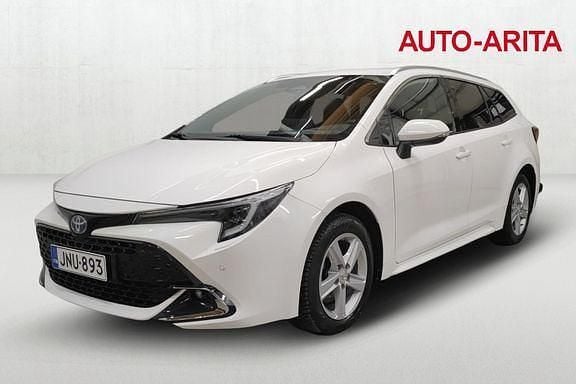 Valkoinen Käytetty 2025 Toyota Corolla Anniversary Farmari | 35 950 € (Hieman kallis) - Kuva 1/4
