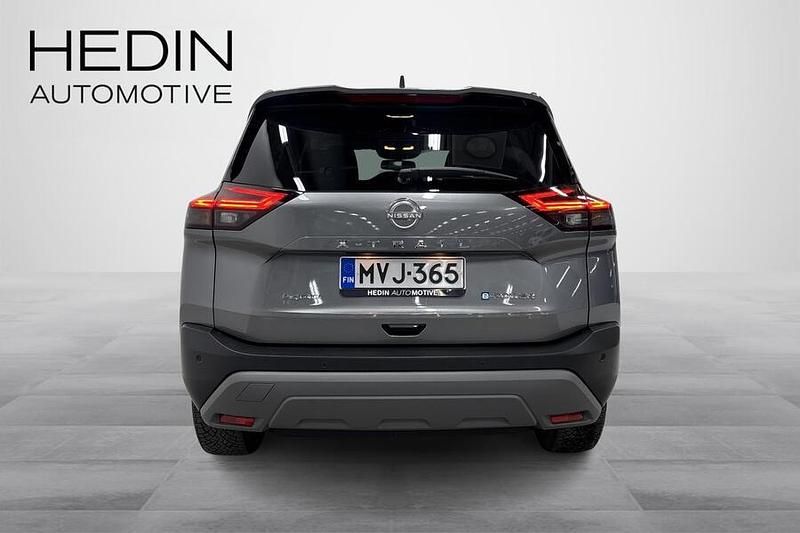 Käytetty Nissan X-Trail N-Connecta 214 HP (157 kW) 2024 Harmaa Katumaasturi