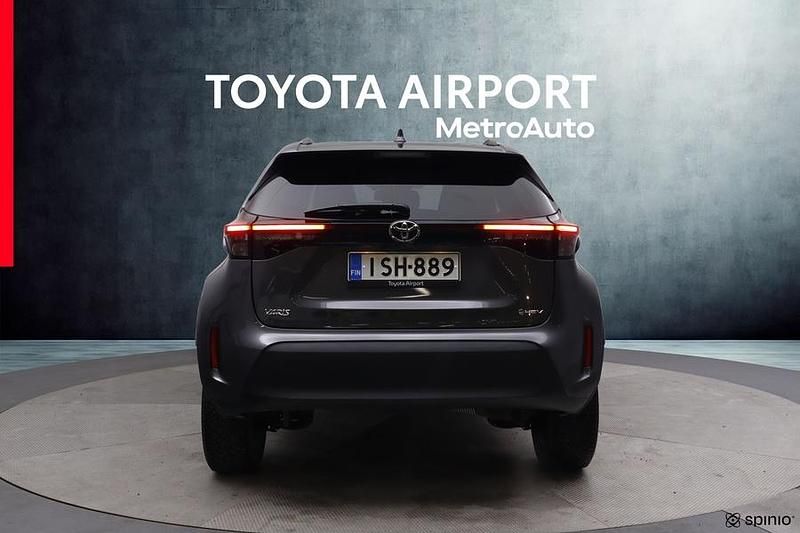 Käytetty Toyota Yaris Cross 116 HP (85 kW) 2024 Met. sininen Katumaasturi