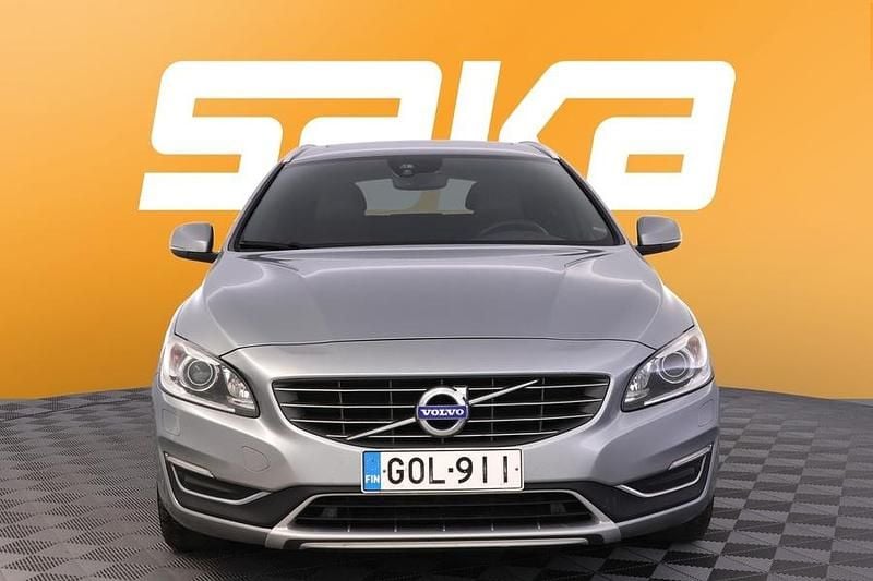 Käytetty Volvo V60 Summum 215 HP (158 kW) 2015 Farmari
