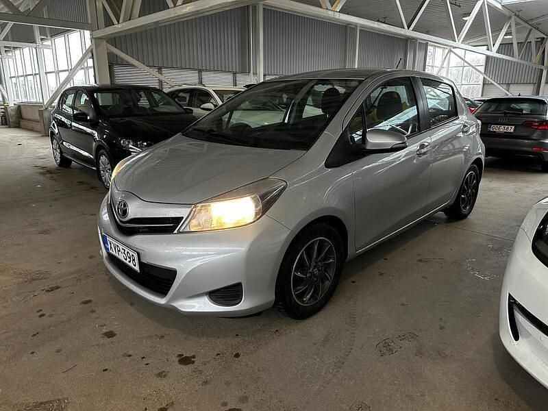 Käytetty Toyota Yaris Active 99 HP (72 kW) 2014 Viistoperä