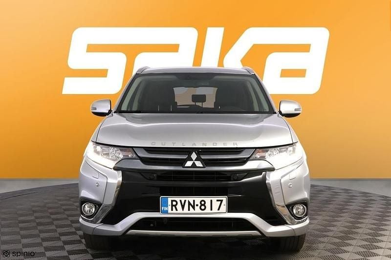 Käytetty Mitsubishi Outlander P-HEV Instyle 224 HP (164 kW) 2018 Katumaasturi