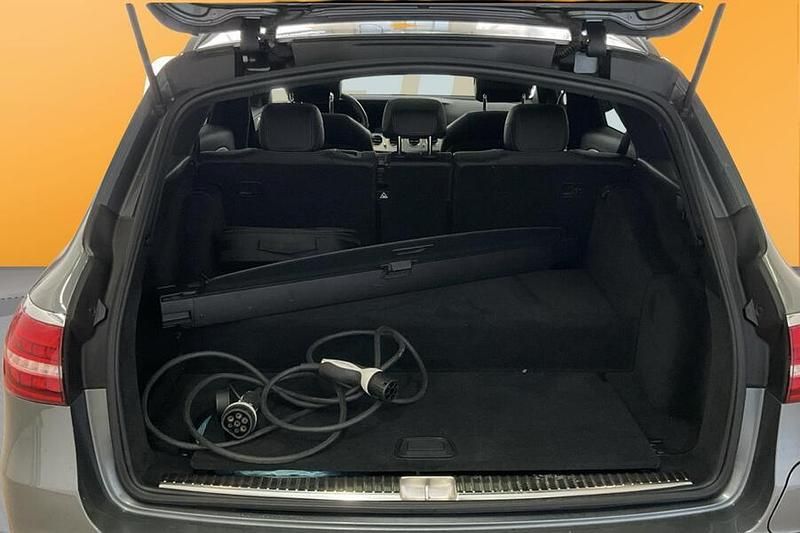 Käytetty Mercedes E300 AMG 306 HP (225 kW) 2023 Farmari