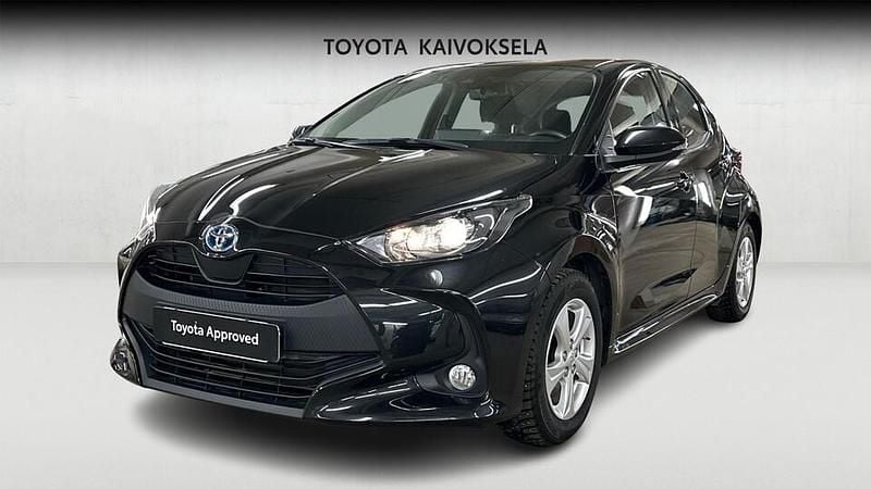 Musta Käytetty 2024 Toyota Yaris Hybrid Active Viistoperä | 20 900 € (Hyvä tarjous) - Kuva 1/4