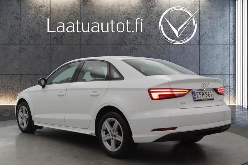 Käytetty Audi A3 Business 116 HP (85 kW) 2018 Sedan