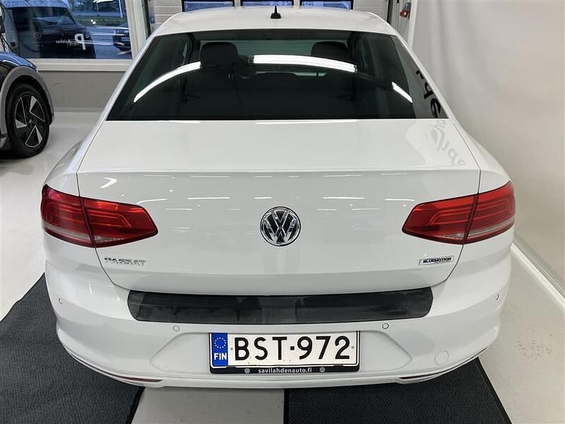 Käytetty VW Passat Comfortline 120 HP (88 kW) 2015 Valkoinen Sedan