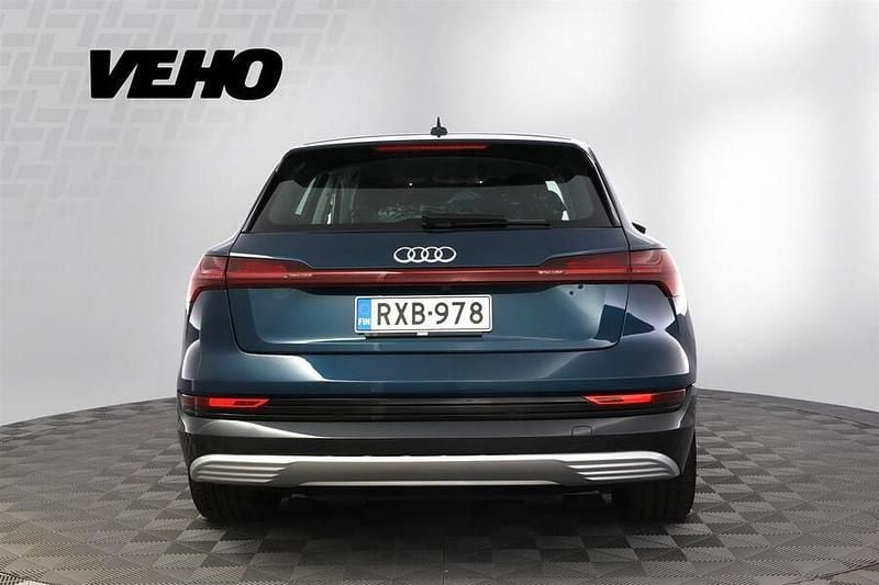 Käytetty Audi e-tron 300 kW (408 HP) 2019 Sininen Katumaasturi