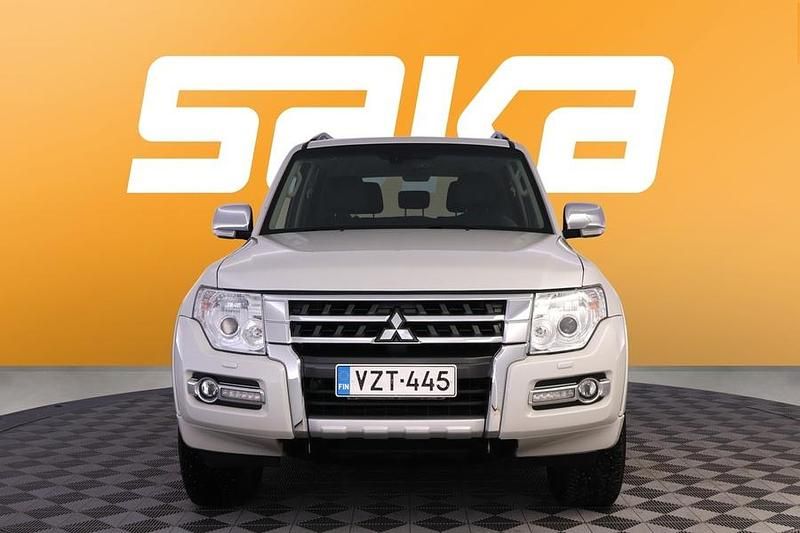 Käytetty Mitsubishi Pajero Instyle 190 HP (139 kW) 2018 Katumaasturi