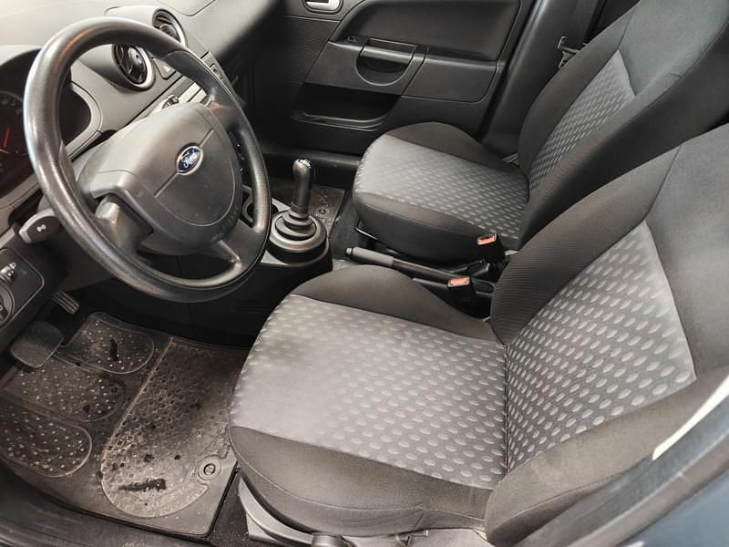 Käytetty Ford Fiesta 80 HP (58 kW) 2005 Viistoperä