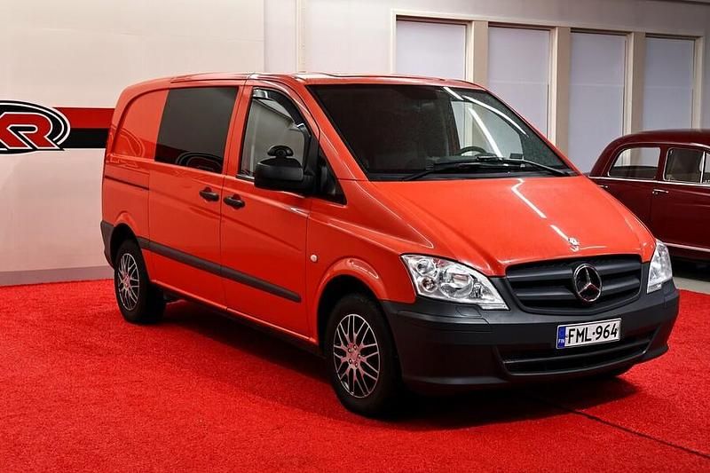 Käytetty Mercedes Vito 95 HP (69 kW) 2011 Punainen Van