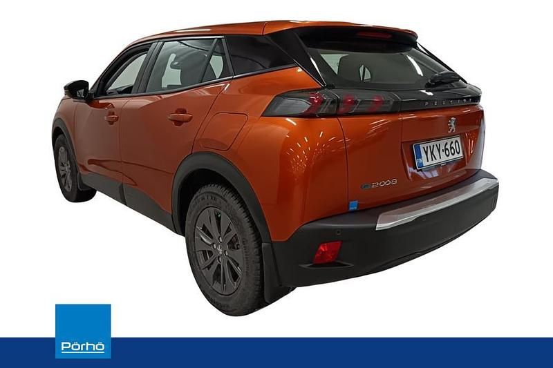 Käytetty Peugeot e-2008 Active 100 kW (136 HP) 2022 Oranssi Katumaasturi