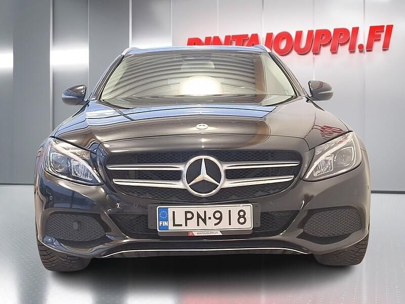 Käytetty Mercedes C220 Business 170 HP (125 kW) 2017 Musta Sedan