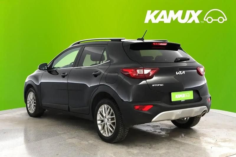 Käytetty Kia Stonic 101 HP (74 kW) 2023 Musta Katumaasturi