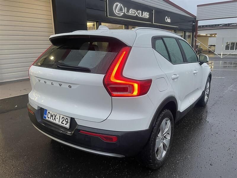 Käytetty Volvo XC40 Business Edition 190 HP (139 kW) 2019 Valkoinen Katumaasturi